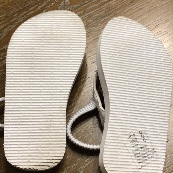 EUC Flower Girl Flip Flops - Picture 4 of 4